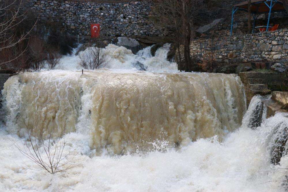 Konya’da kar suları Göksu’yu yeniden coşturdu 1